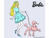 Barbie paseando a su mascota