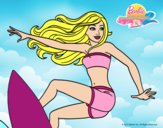 Barbie surfeando