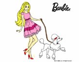 Barbie paseando a su mascota