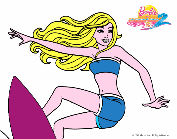 Barbie surfeando