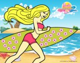 Barbie corre al agua