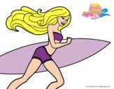 Barbie corre al agua