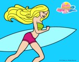 Barbie corre al agua