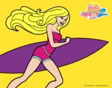 Barbie corre al agua