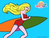 Barbie corre al agua