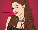 Ariana Grande con collar