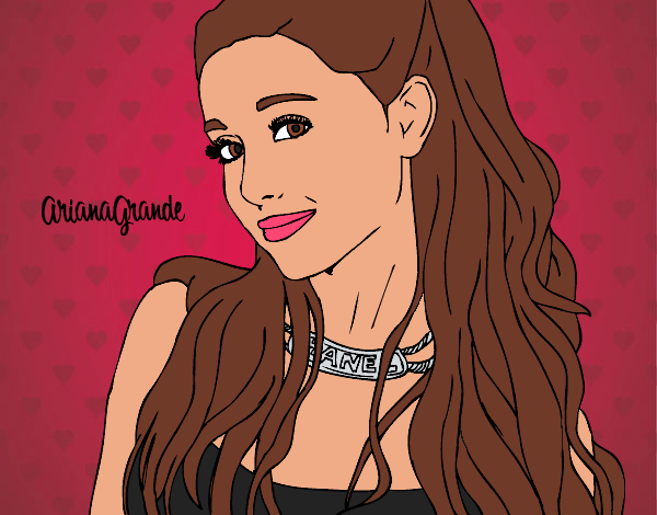 Ariana Grande con collar