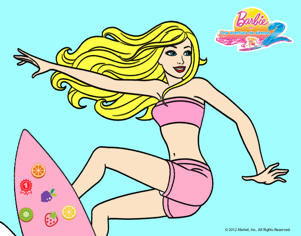 Barbie surfeando