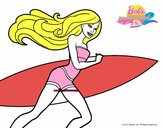 Barbie corre al agua