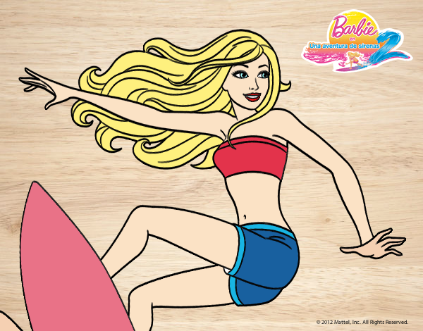 Barbie surfeando