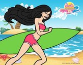 Barbie corre al agua