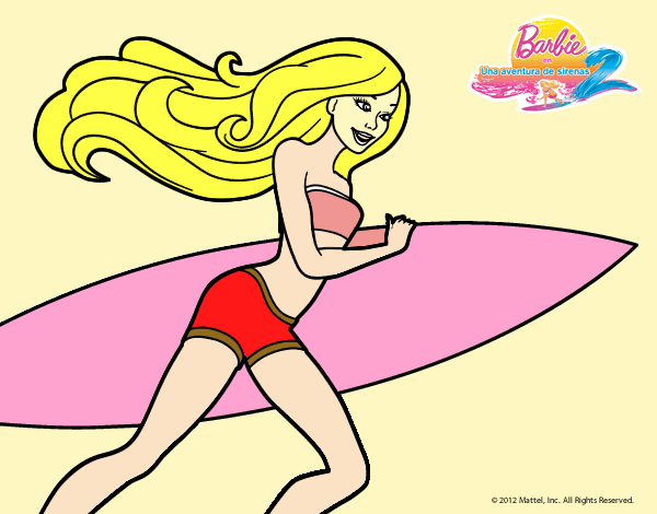 Barbie corre al agua