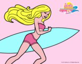 Barbie corre al agua