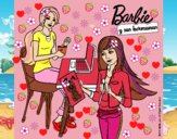 Barbie y su hermana merendando