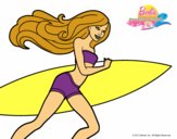 Barbie corre al agua