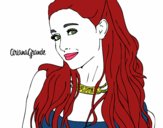 Ariana Grande con collar