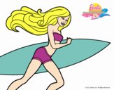 Barbie corre al agua