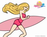 Barbie corre al agua