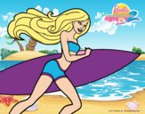 Barbie corre al agua