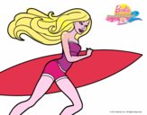 Barbie corre al agua