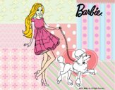 Barbie paseando a su mascota