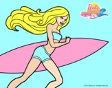 Barbie corre al agua