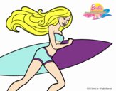 Barbie corre al agua