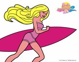 Barbie corre al agua