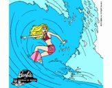 Barbie practicando surf