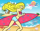 Barbie corre al agua