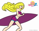 Barbie corre al agua