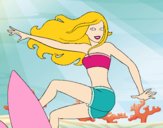 Barbie surfeando