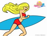 Barbie corre al agua