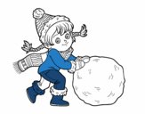 Niña con gran bola de nieve