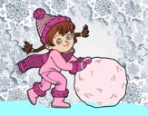 Niña con gran bola de nieve