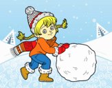 Niña con gran bola de nieve