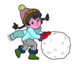 Niña con gran bola de nieve