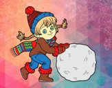 Niña con gran bola de nieve