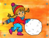 Niña con gran bola de nieve