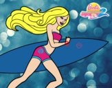 Barbie corre al agua