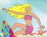 Barbie surfeando