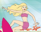 Barbie surfeando