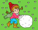 Niña con gran bola de nieve