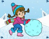 Niña con gran bola de nieve