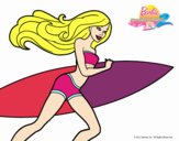 Barbie corre al agua