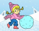 Niña con gran bola de nieve