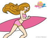 Barbie corre al agua