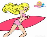 Barbie corre al agua