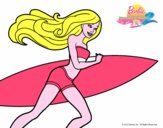 Barbie corre al agua