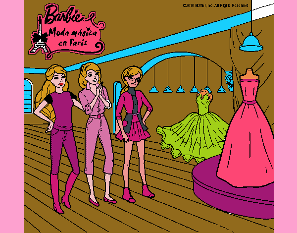 Barbie mirando vestidos